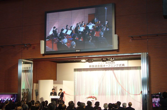 放送局施設／マルチディスプレイ210インチ